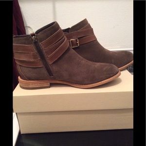 Clark’s Maypearl Edie Booties Size 8 1/2